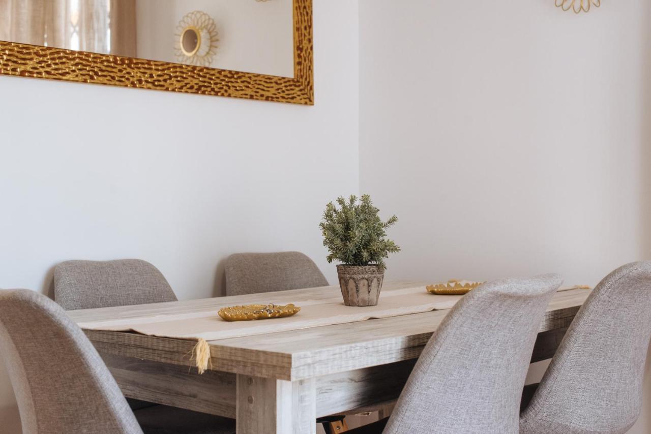 El Apartamento Del Reloj De Sol Sevilla Dış mekan fotoğraf